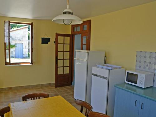 Gîte Chaveignes, 4 pièces, 6 personnes - FR-1-381-288