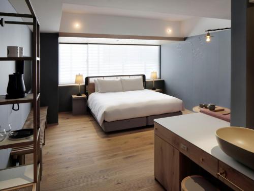 Superior Double Room image 10
