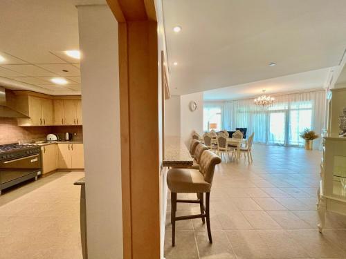 Luxury - Beachfront - Spacious Shoreline residences - 5 star private beach resort, Dubaj (fotografie 8)
