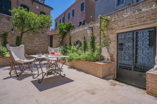Three-Bedroom Apartment image 9