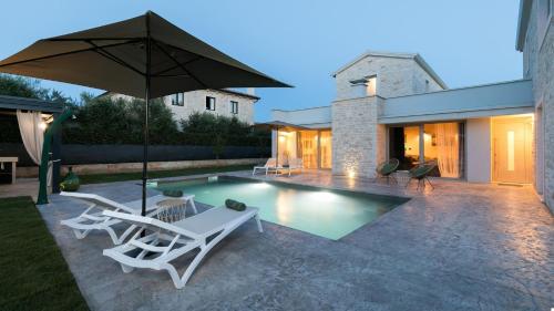 Villa with Private Pool image 6