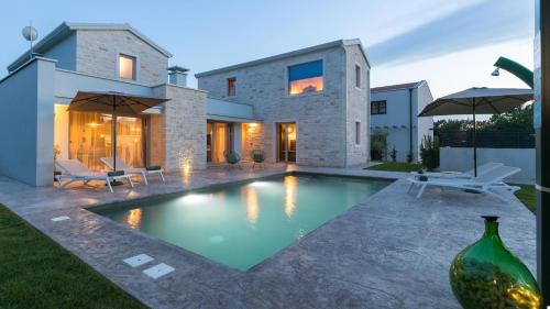 Villa with Private Pool image 8