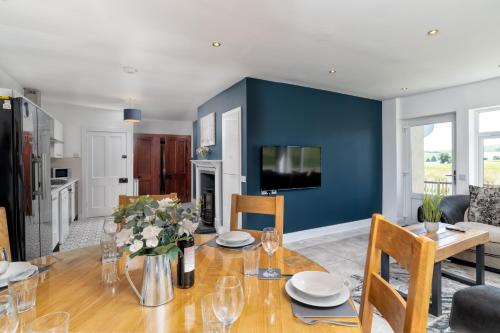 Зручності, Stunning, Remodelled Cottage, Picturesque Location in Kildrummy