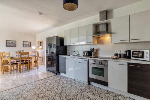 кухня, Stunning, Remodelled Cottage, Picturesque Location in Kildrummy