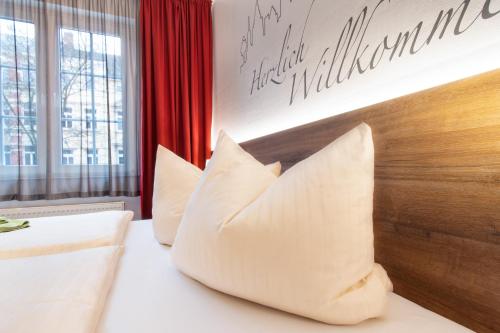 2 twin beds