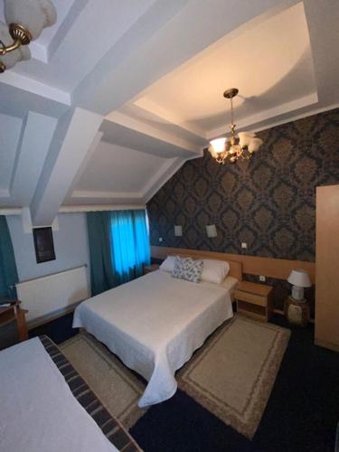 3 twin beds, 1 sofa bed