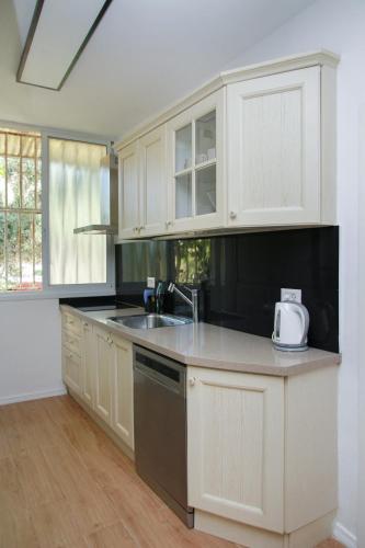 Konyha, Apartments4you Betti in Bat Yam