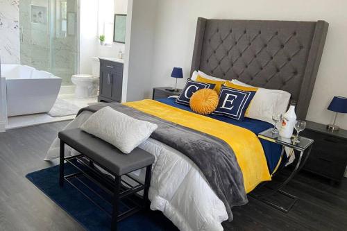 Perfectly Relaxing Queen Suite/Freestanding Tub, image