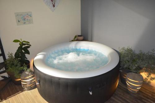 Studio tout confort avec son jacuzzi - Location saisonnière - Saint-Louis