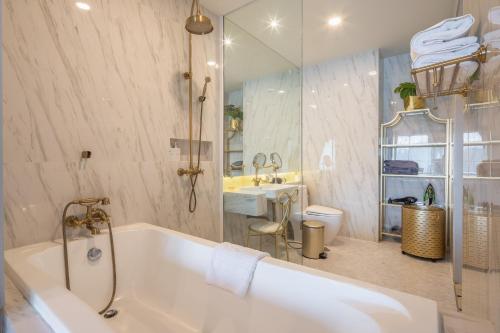 room detail thumbnail 2