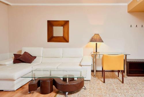 Freedom Beach Apartment with pool, gym and FREE transfer