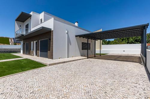 Captivating 4-Bed House in Cadaval district-Lisbon cottage Vale de Canada