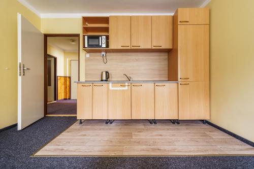 Konyha, Horska chata Zelene Udoli in Abertamy