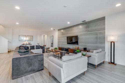 5 Star Mansion on Solterra Resort with First Class Amenities Orlando Mansion 2757 - image 2