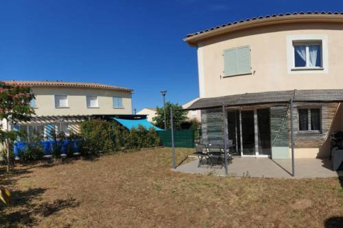 Maison chaleureuse avec grand jardin et barbecue gîte à louer Pomples