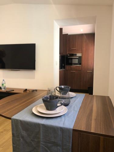 NEW - 2 pièces Vieil Antibes - Marché provençal (NEW - 2 pieces Vieil Antibes - Marche provencal) in Antibes