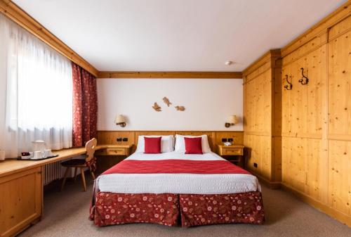 310662775 Hotel Antares