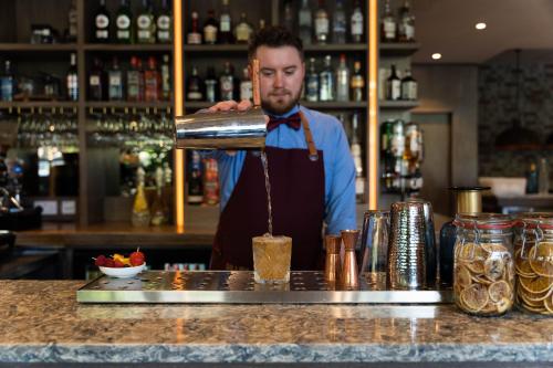 Harbour Hotel - image 11