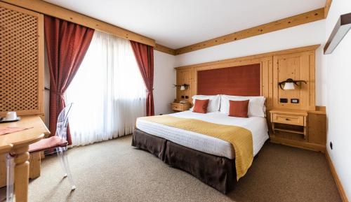 310664955 Hotel Antares