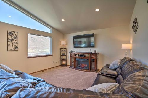 Coulee City Home with Mtn Views - Steps to Blue Lake - image 3