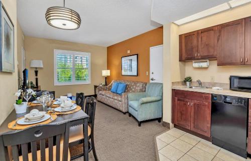 Near Disney - 1BR with King Bed - Pool and Hot Tub - main image
