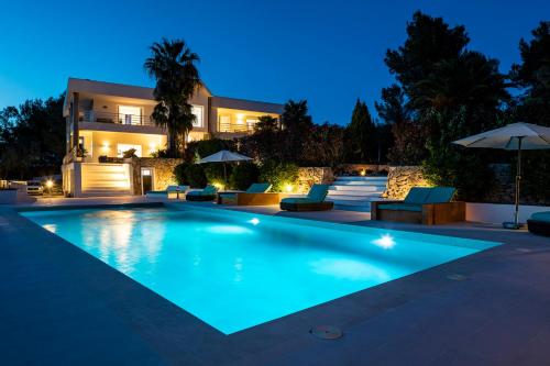  Luxury Private Holiday Villa with Volley Ball Court, Ibiza Villa 1007, Unterkunft in Santa Eularia des Riu