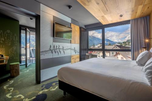 Suite (4 Adults) with Balcony and View of Mont-Blanc Range