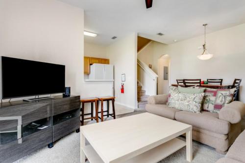 Picture Renting Your Own Luxury Home on Regal Palms Resort Orlando Townhome 3605 - image 2