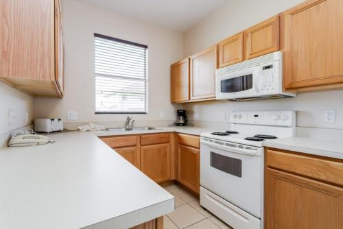 Picture Renting Your Own Luxury Home on Regal Palms Resort Orlando Townhome 3605 - image 5