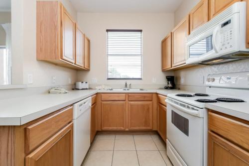 Picture Renting Your Own Luxury Home on Regal Palms Resort Orlando Townhome 3605 - image 8