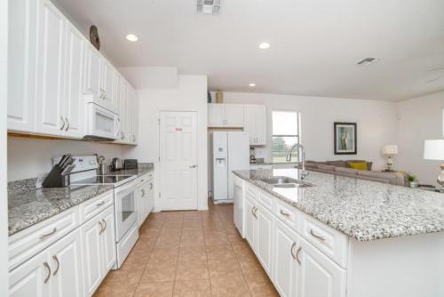 Picture Renting Your Own Luxury Villa on the Exclusive Providence Resort close to Disney Orlando Villa 3649 - image 3