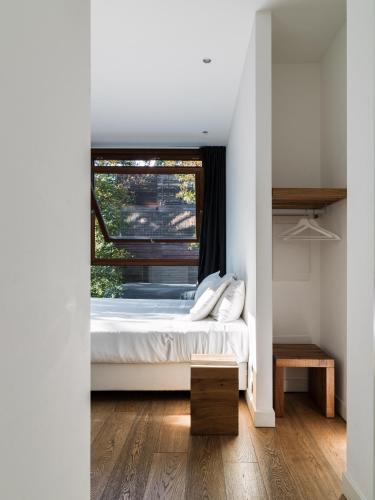 2 twin beds