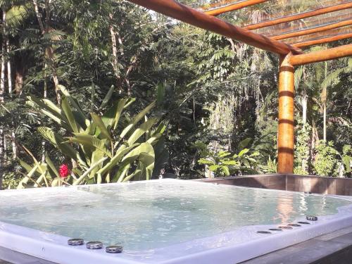 Casa Linda - Piscina Ampla - Jacuzzi - Imenso Jardim