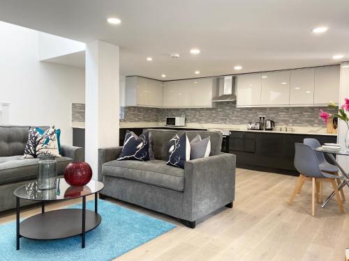 virtuve, Eden Grove Holiday Homes by Guestz in Greitesbija