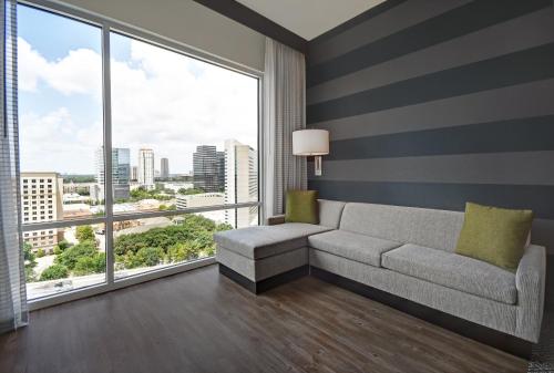 Holiday Inn Express Houston Galleria Area By IHG - image 8