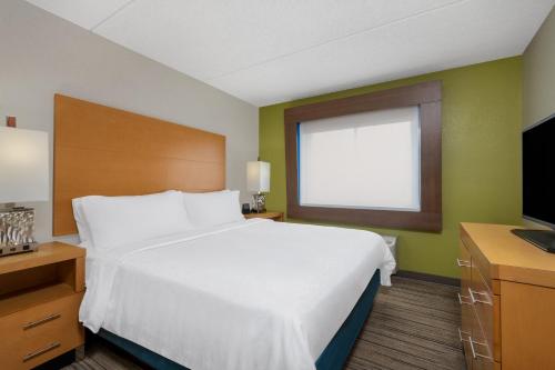 Holiday Inn Express & Suites Wheat Ridge-Denver West, an IHG Hotel