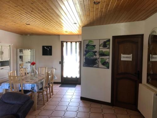 Iekārtas, Ma Jolie Camyna in Ramonchamp