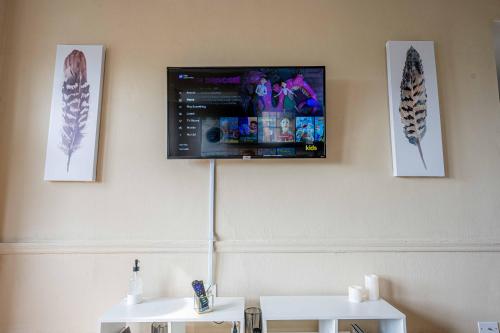 Comfy Getaway in CWE Nightlife Shops Food