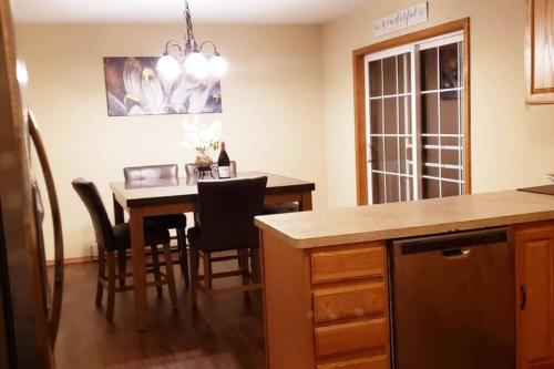 *Amenity-Filled Waterfront Oasis @Saw Creek Estates Near WaterFalls and Hiking* photo 4