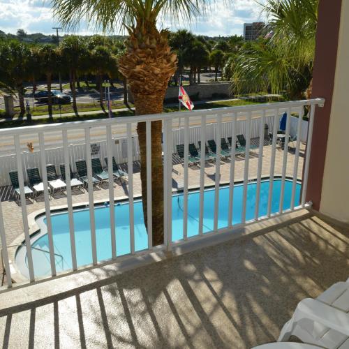 Holiday Villas II ON THE BEACH w/Intercoastal View in Clearwater Beach, USA