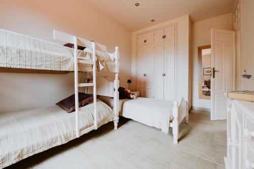 HomeForGuest Rural House with garden El Laurel