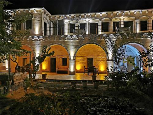 Falcon Cave Suites - image 14