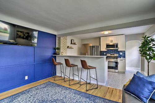 Mpls Duplex with WiFi and Kitchen 5 Mi to Dtwn! in Minneapolis, USA