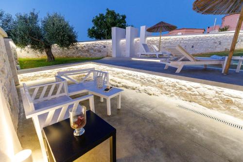 Georgioupoli Villa with heated private pool and BBQ