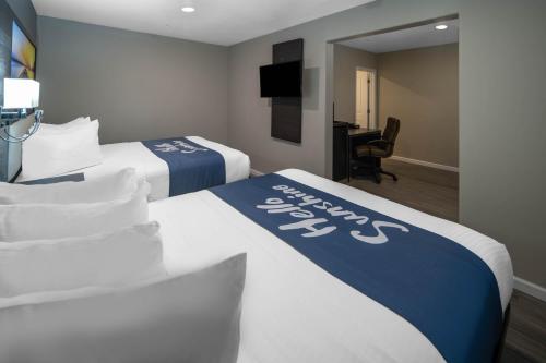Days Inn by Wyndham Galt - image 8