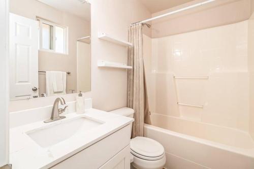 Upgraded beautiful home near Costco and Boeing! - image 7