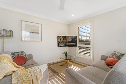 Newcastle Short Stay Accommodation - Adamstown Townhouses