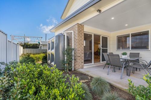 Newcastle Short Stay Accommodation - Adamstown Townhouses