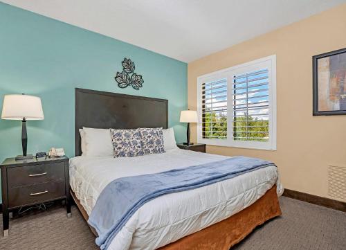 Near Disney - 1BR Suite with King Bed - Pool and Hot Tub!