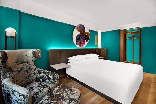 room detail thumbnail 1